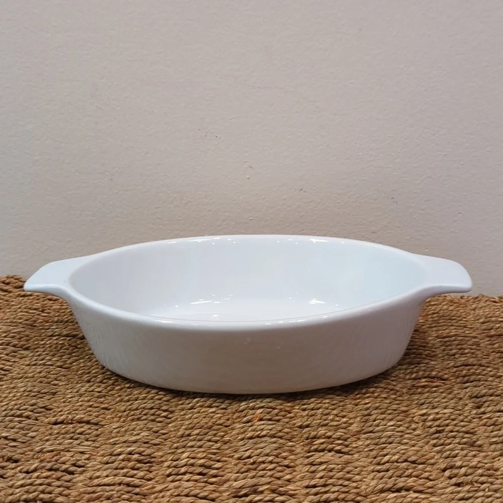 Oneida B-15 Buffalo Bright White 1 1/2 qt. Casserole Dish